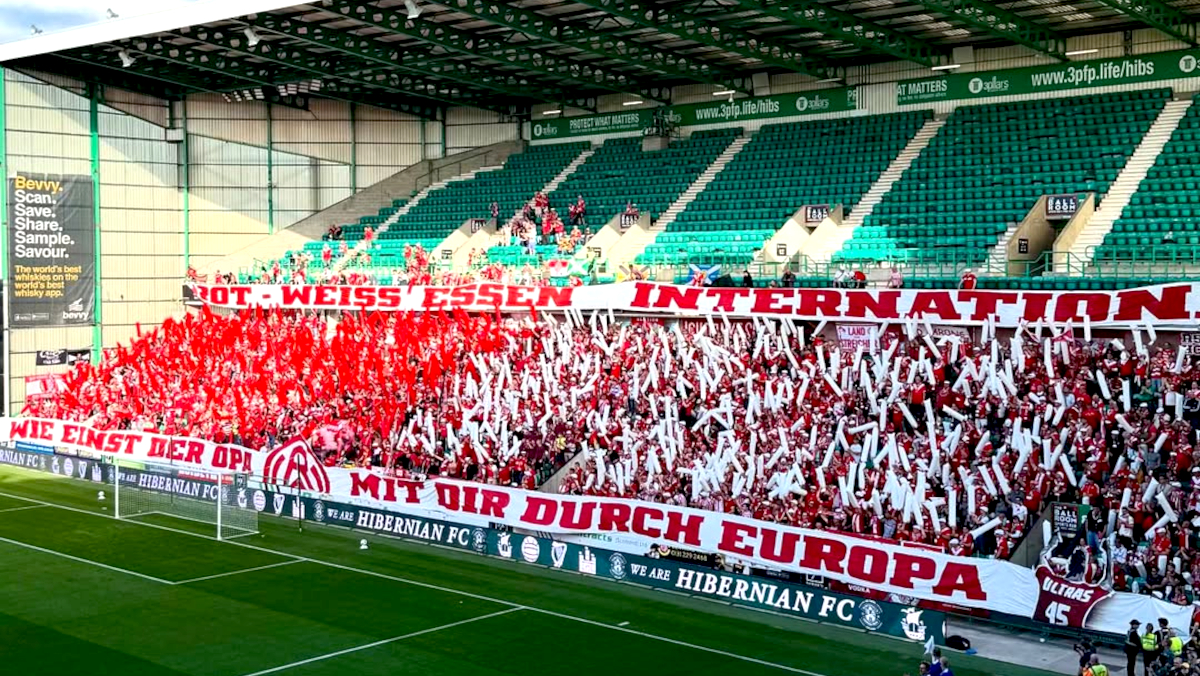 Choreo der Fans von Rot-Weiss Essen.