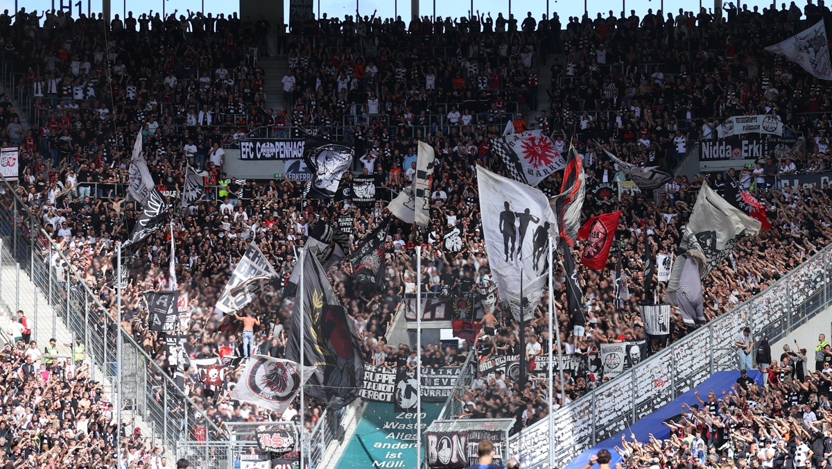 Die Auswärtsfahrer von Eintracht Frankfurt.