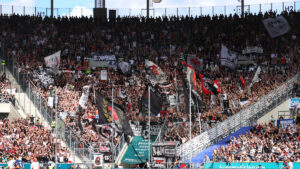 Mehr über den Artikel erfahren Eintracht Frankfurt sorgt für größte Gästekulisse der Bundesliga