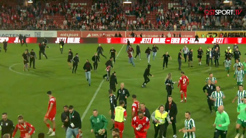 Chaos in der Regionalliga: Fans jagen Spieler vom Feld