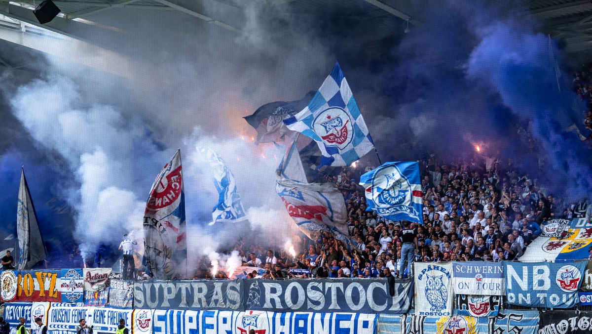 Du betrachtest gerade Hansa Rostock droht weiteres Auswärtsspiel an einem Sonntag