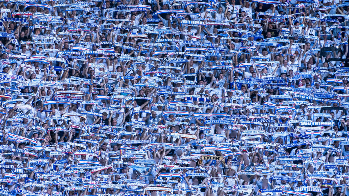 Du betrachtest gerade Rostock sorgt in Duisburg für größte Gästekulisse der 3. Liga