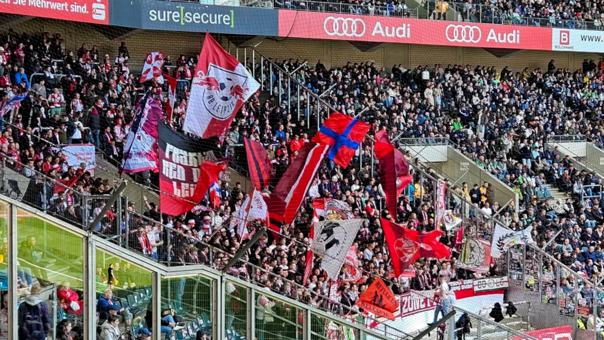Du betrachtest gerade RB Leipzig sorgt in Mönchengladbach für kleinste Gästekulisse