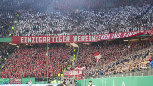 Mehr über den Artikel erfahren Freiburg bei Bayern mit größter Gästekulisse seit über zwei Jahren