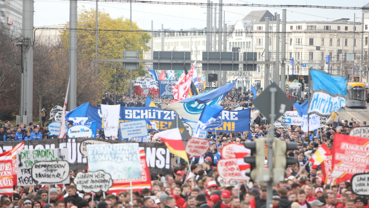 Fanszenen Deutschlands rufen zum Stimmungsboykott auf