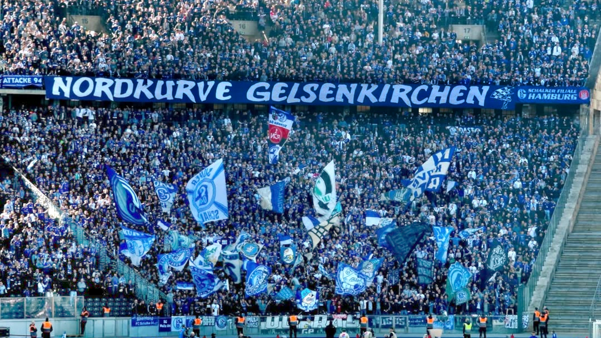 Du betrachtest gerade Ansturm auf Ticketshop: Schalke träumt von Fan-Invasion in Berlin