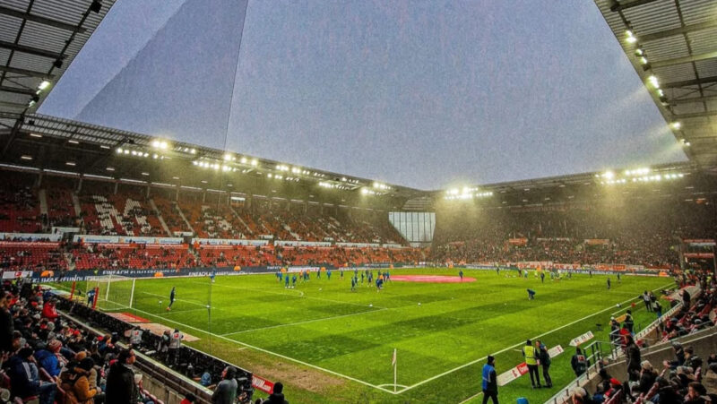 Fußball-Bundesliga: Abstiegskrimi vor Minus-Kulisse