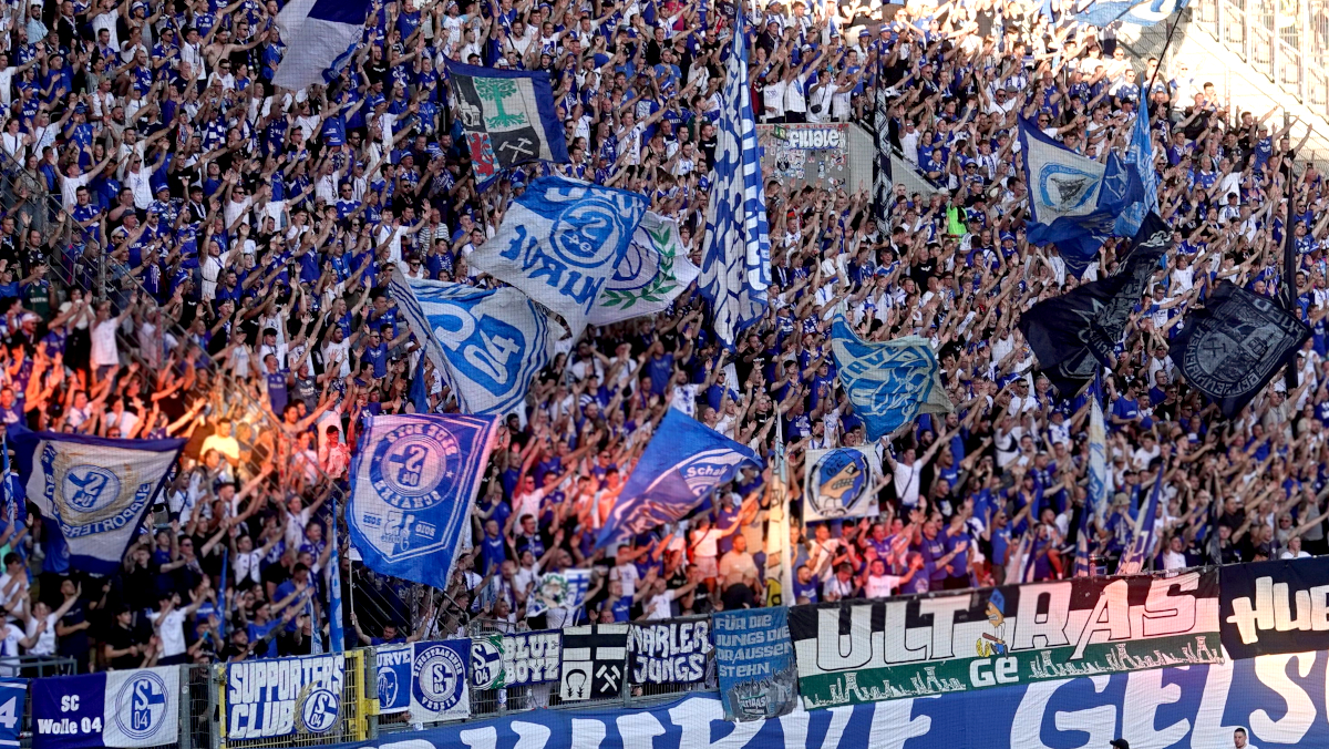 Du betrachtest gerade Schalke 04 hat mehr Auswärtsfahrer als ein Zweitligist Zuschauer