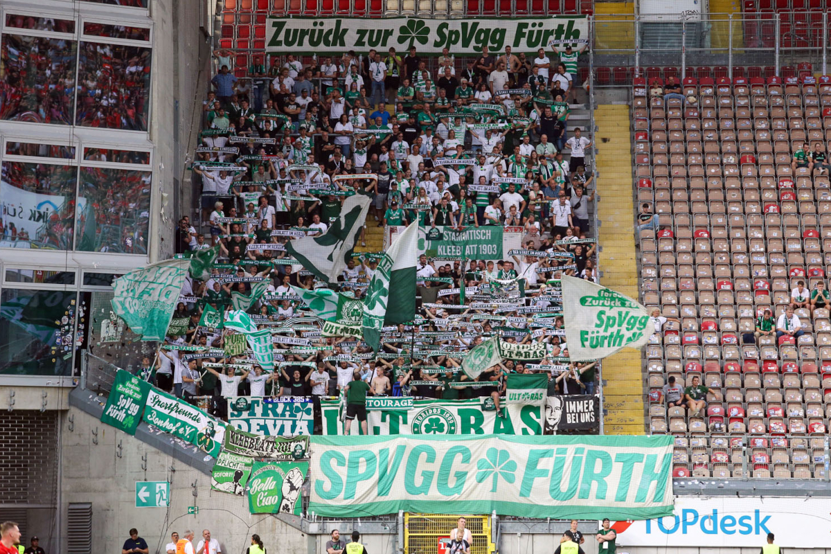 Fürth-Fans beim FCK