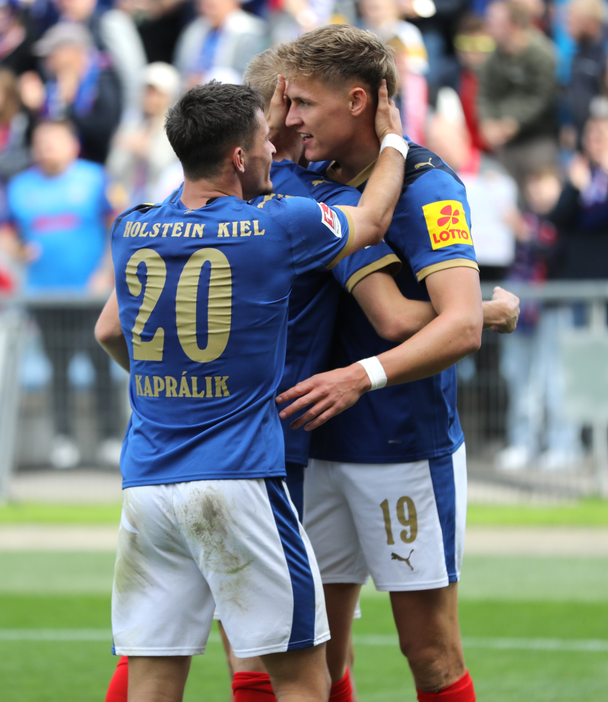 Kiel jubelt im Hinspiel gegen den KSC