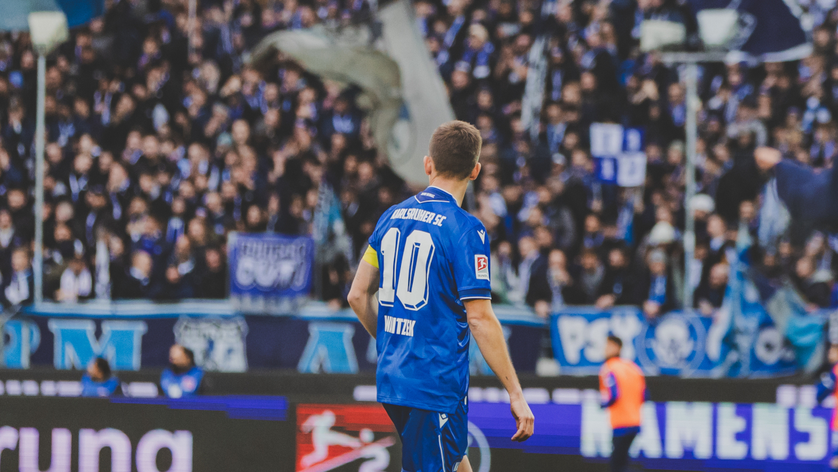 Du betrachtest gerade 2. Liga: Zuschauereinbruch bei Krisen-Duell