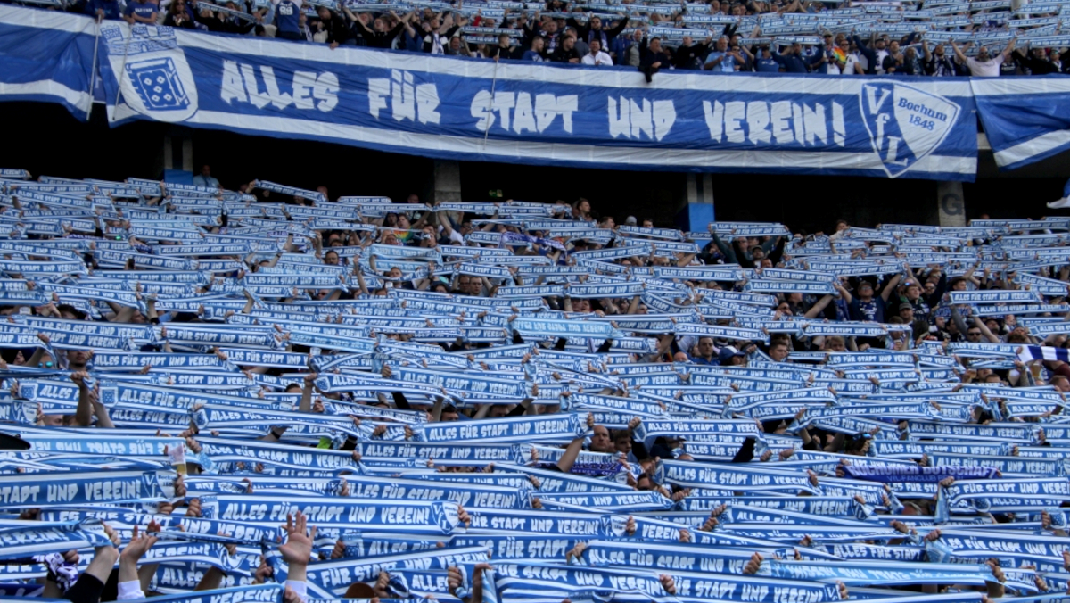 Du betrachtest gerade Fan-Rekord: VfL Bochum mit blauer Wand in Düsseldorf