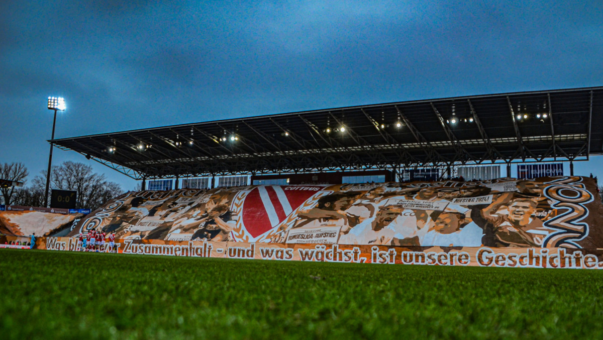 Du betrachtest gerade Cottbus gegen Rostock vor größter Kulisse seit über einem Jahr