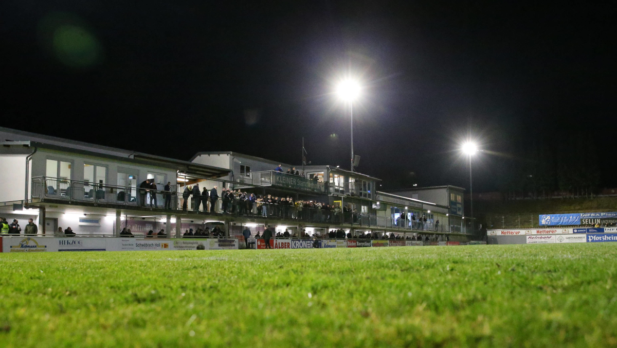 Du betrachtest gerade Regionalliga-Spitzenreiter mit Mini-Kulisse