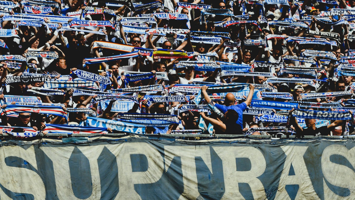 Du betrachtest gerade Hansa Rostock sorgt für die größte Gästekulisse in Saarbrücken