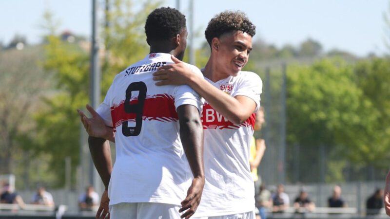 Die VfB U17 in der Nachwuchsliga am Jubeln