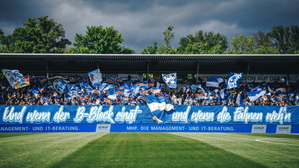 In Stuttgart findet das Eröffnungsspiel der Regionalliga Südwest statt