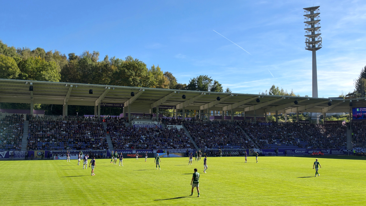 Größte Saisonkulisse: Viertligist lässt halbe 3. Liga hinter sich