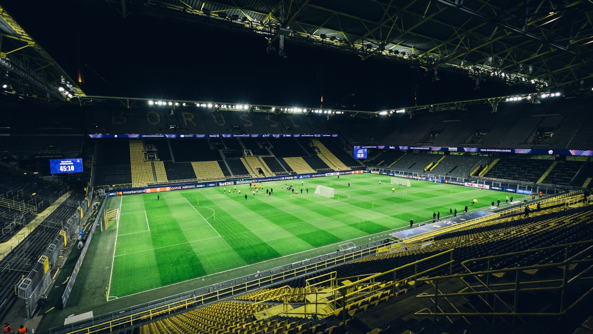 Mini-Gästekulisse! Nur 39 Fans reisen zu Champions-League-Spiel