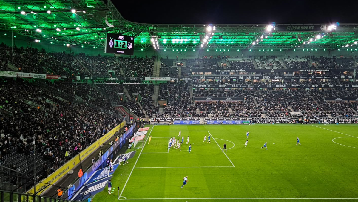 Kleinste Kulisse seit 7 Jahren: Erzrivale überholt Bundesligst